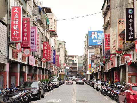 Formally named Forty-Four Kan Street, the origins of well-organized Hami Street can be traced back to the Qing Dynasty.