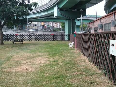 葫東狗活動區腹地有限，進入使用人數建議以10人為宜