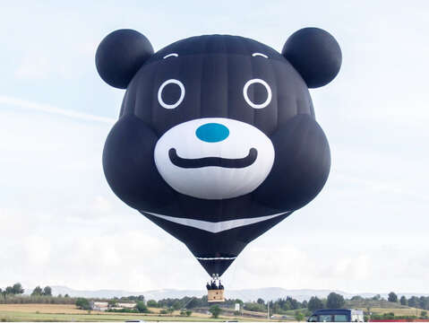 夏日旅遊新體驗　熊讚熱氣球、鳴日號列車啟航(台北畫刊110年8月)
