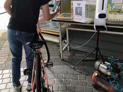 可用掃描QR Code來完成政府防疫實聯制登記