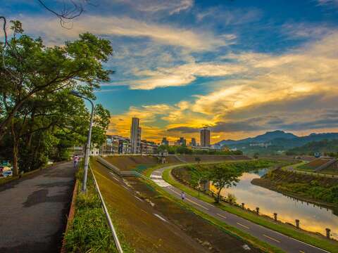 景美溪水岸風景