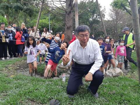 大安森林公園で野鳥と風景を眺める