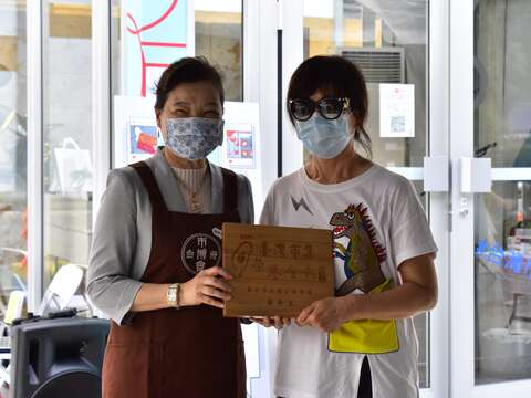 永春市場自治會會長黃秀玉獲得「台灣市集榮譽會長」