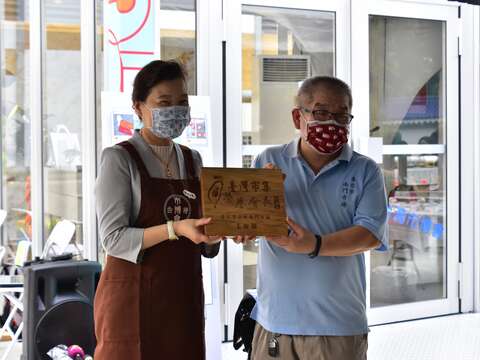 南門市場自治會會長王銓國獲得「台灣市集榮譽會長」