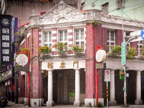 「滿樂門」的前身在日治時代是臺北城有名的高級零食店，專賣日本進口巧克力和餅乾。(照片提供：工務局)