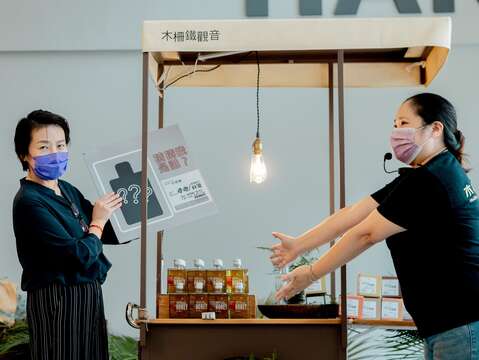 黃副市長為茶酒新品正式揭牌