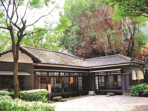 台北市内には日本時代に建てられた日本式の建築物が数多く残っており、都市の中に懐かしくも洗練された雰囲気を添えています。