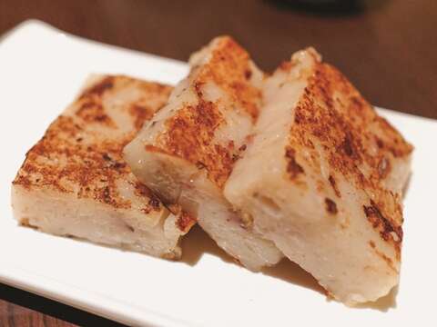 Rice is a hidden ingredient in all kinds of Taiwanese food, and the fried radish cake made from Indica rice milk is just one of them. (Photo/macglee)