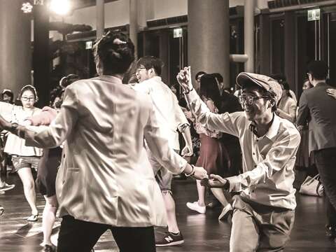 Joining swing activities is one of the best ways to meet new people in Taipei. (Photo/Swing Taiwan)