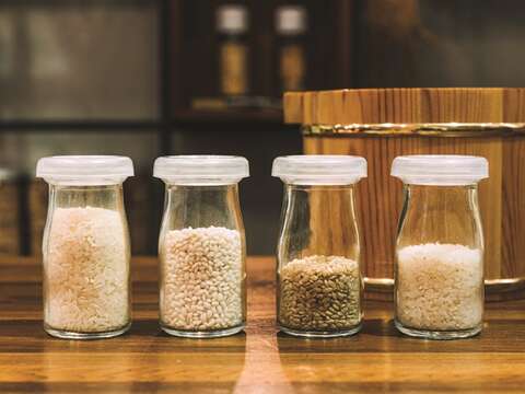 台湾の多様な地理的環境が、様々な種類の台湾米を育み、豊かな米食文化を生み出しました。