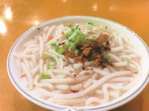 台北の有名な屋台料理の米粉湯(ビーフンスープ)もまた米を使って作られた料理です。(写真/changyisheng)