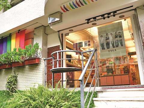台北で20年以上経営されている晶晶書店は、広々とした中庭で世界中のお客様をお迎えしています。