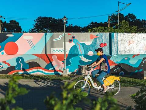 台北市の河川敷　壁画芸術でインスタ映えスポットに