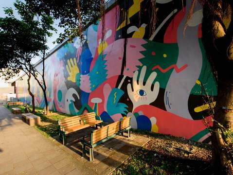 台北市の河川敷　壁画芸術でインスタ映えスポットに