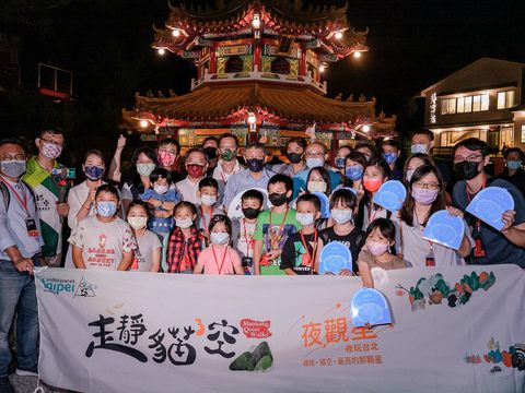 柯文哲市長與民眾在指南宮一同觀星