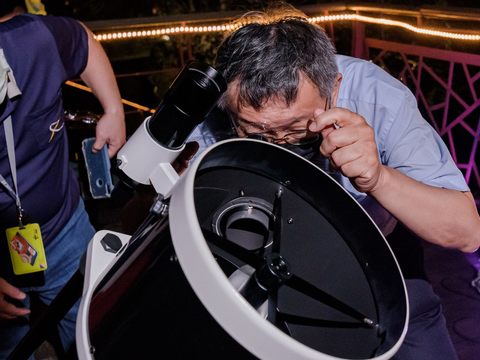 柯文哲市長與民眾在指南宮一同觀星