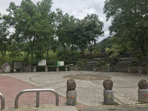 大溝溪治水園區入口廣場貓頭鷹石雕