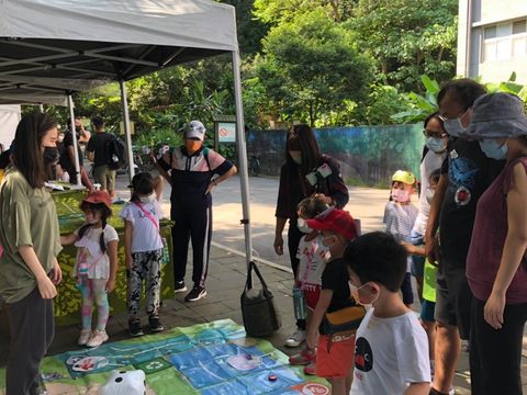 臺北大縱走7 1系列活動第一場「富陽三寶變變變」，邀請荒野荒野保護協會導覽，並設計生態遊戲關卡及互動遊戲攤位，讓大、小朋友深度認識自然生態。