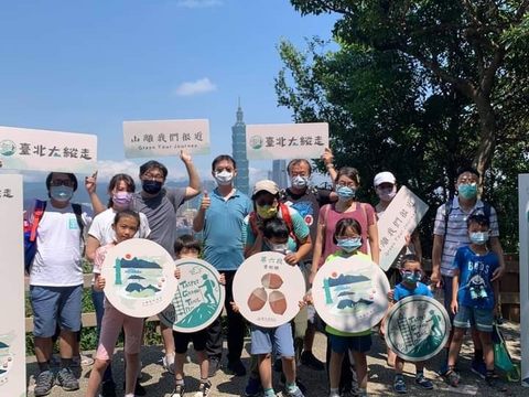臺北大縱走7 1系列活動第一場「富陽三寶變變變」最後在福州山觀景平台進行生態相關小知識問答，並在此遠眺臺北101。