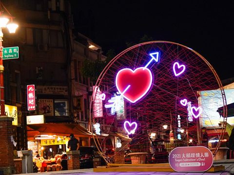 Celebrating Chinese Valentines, Fireworks at Dadaocheng Wharf