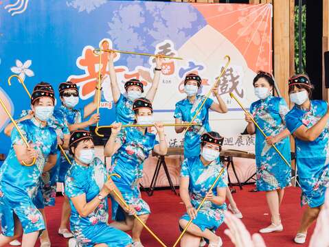 客家長青會油桐花舞蹈班表演