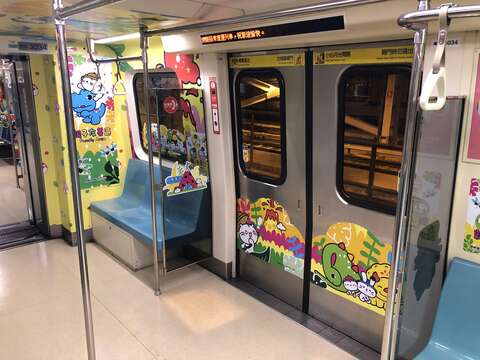 親子彩繪恐龍車廂