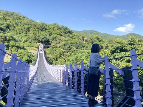 白石湖吊橋宛如巨龍空中飛舞