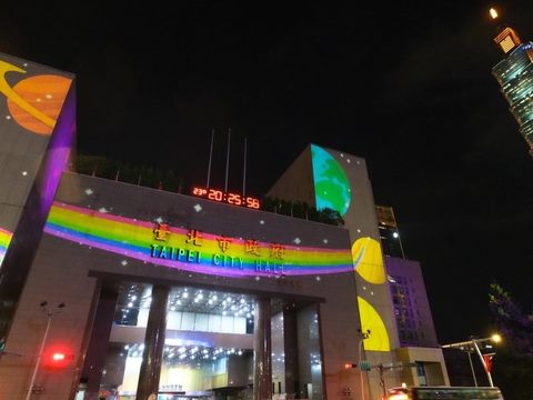 今年的Color Taipei彩虹光雕秀自10月28日-11月6日於台北市府前精彩演出，歡迎有興趣的朋友前來觀賞