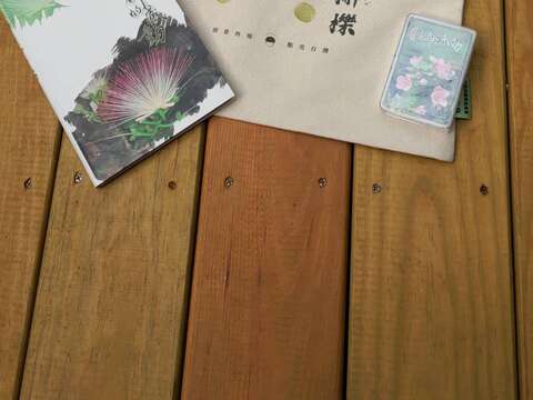 打卡送好禮! （任選乙個，限量100個送完為止）