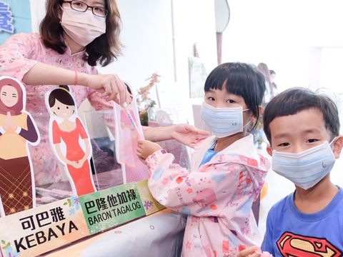 文山區公所提供人口政策有獎徵答節目，並設攤請新移民宣導多元文化及性別平等人口政策