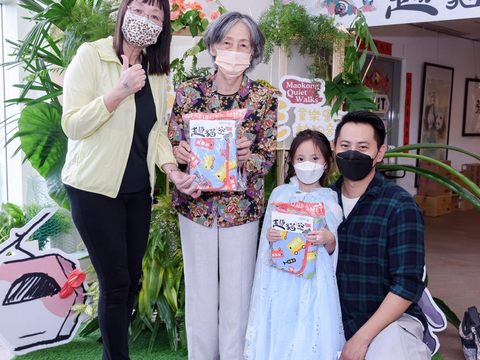 觀傳局贈送可愛野餐墊給預約報名的家庭