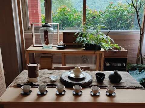 品茶之餘還能看著窗外美景