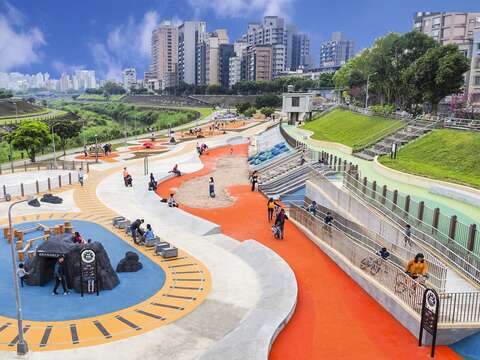 環騎台北組(66公里)-打卡點 道南河濱公園共融式遊戲場
