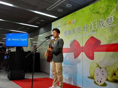 歌手舒米恩表演