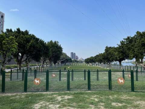 福順狗運動公園坐享河岸風光