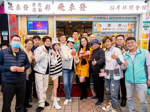 黃副市長至在地特色店家參與士林饗樂購愛戀安平街雙重好禮刮刮卡活動