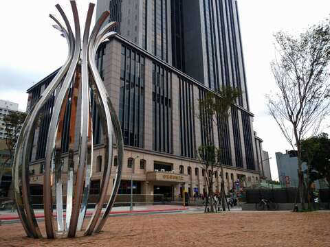 「花·縫」概念打造萬華火車站文化新形象