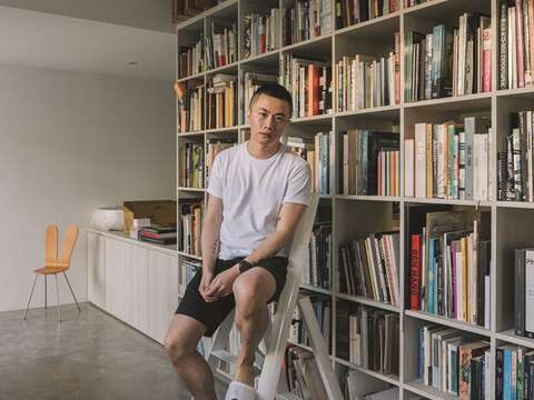 Aaron Nieh, who first gained fame in the field of graphic design, has recently stepped into the world of digital art in Taipei, and continues to create great works that surprise people.