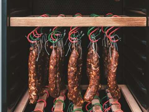By using local pig breeds with European recipes, My Salumi created salamis that have unique Taiwanese flavors.