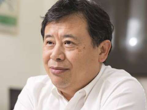 An expert in chemical analysis, Lin has extended his profession to discovering the chemical composition of artifacts.