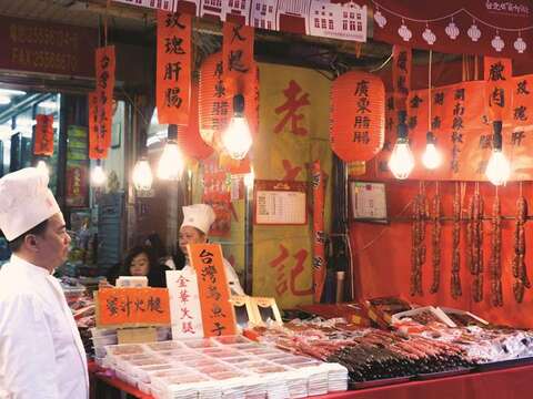 旧正月には乾燥させた肉やソーセージなど年を超すための正月用品を買い込むという伝統的な風習があります。(写真/Yengping)