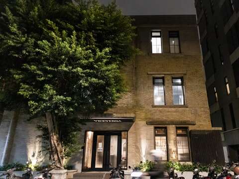 廈川玖肆以手工打造八千餘片面磚，保留歷史建築完整原貌