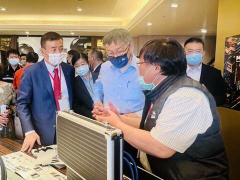 柯文哲市長至現場展間參觀巡禮