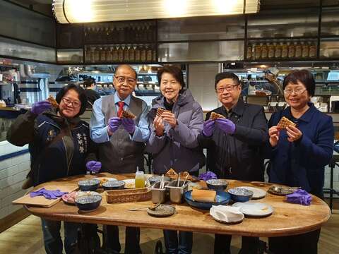 TOASTERiA CAFÉ黃副市長體驗充滿異國風情的手做熱壓吐司