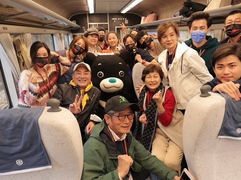 熊讚列車長驚喜現身鳴日號，帶給全車旅客難忘經驗