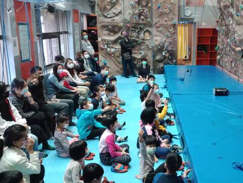 臺北市青發處將於明年1月1日起，委由新營運團隊經營管理，並規劃開辦一系列初級攀岩課程，讓更多大、小朋友可以一起體驗攀岩的美好。