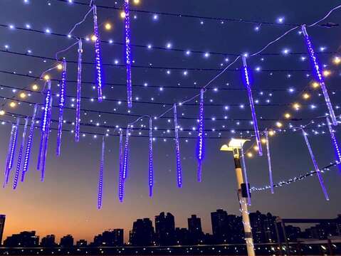 大稻埕码头货柜市集 圣诞灯饰已上线超级浪漫
