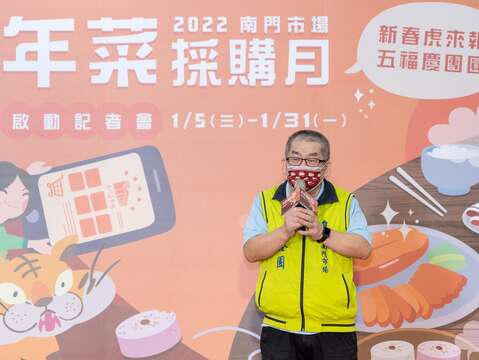 Nanmen Market Offers Great Bargains for CNY Dinner, Holiday Souvenirs