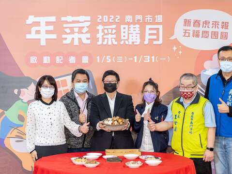 Nanmen Market Offers Great Bargains for CNY Dinner, Holiday Souvenirs