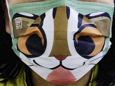 活動當天至動物園fb打卡按讚，贈送限量的石虎口罩一枚